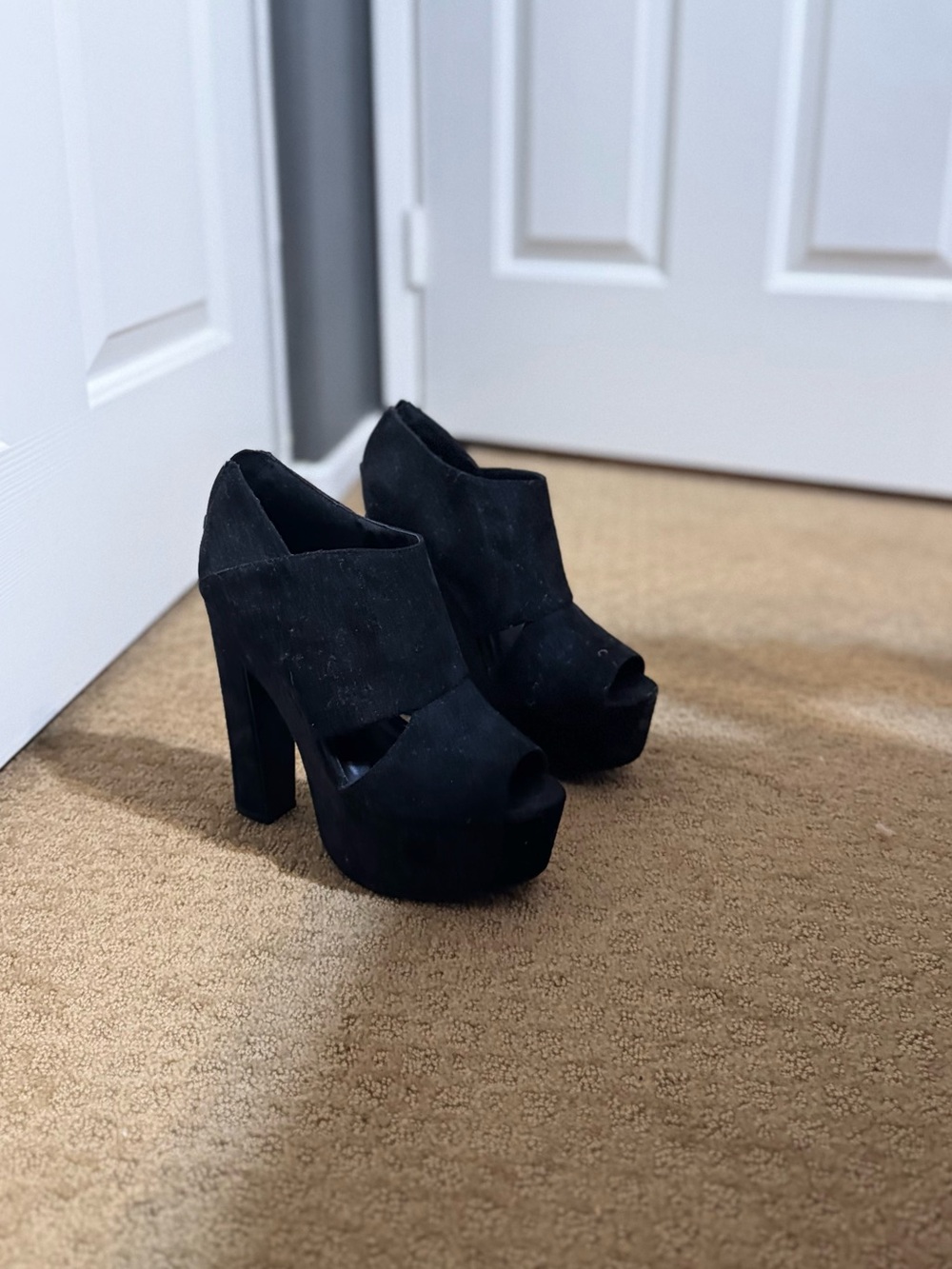 Black Platform Peep Toe | Chunky High Heel | Women’s Size 8.5